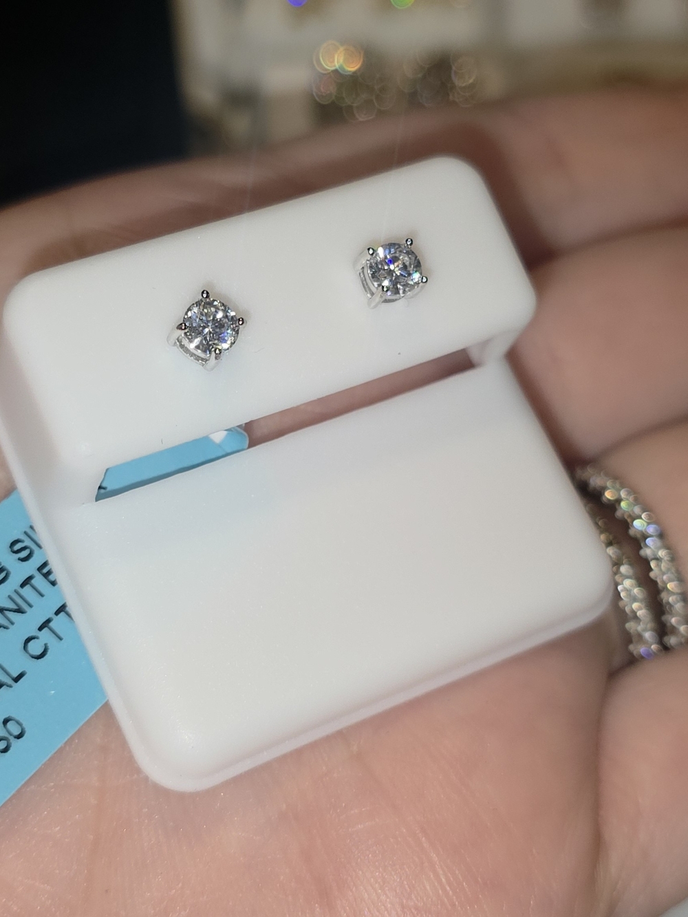 β¨ 0.44 CTTW Moissanite Screw Back Stud Earrings β¨ - Picture 3 of 5